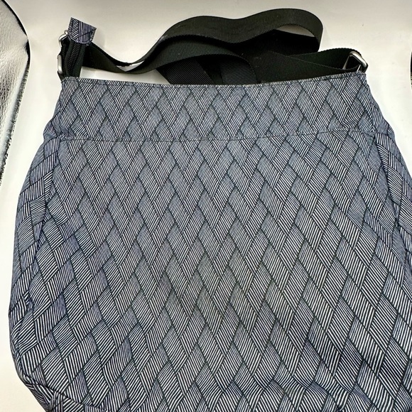 SOLD - BAGGALLINI Crossbody Travel Bag Black Grey Geometric - Picture 3 of 8